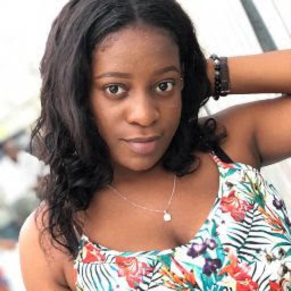 Poshmark profile picture for @milaht